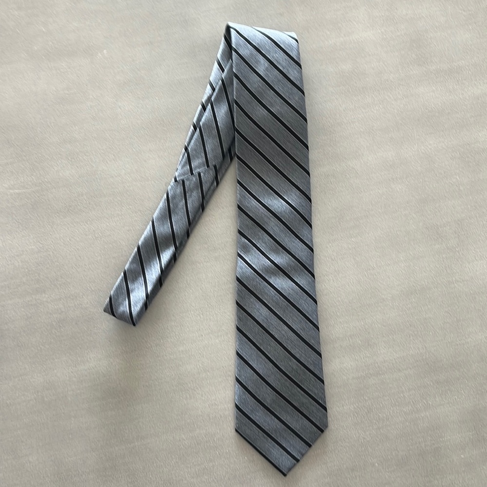 Men’s DKNY tie